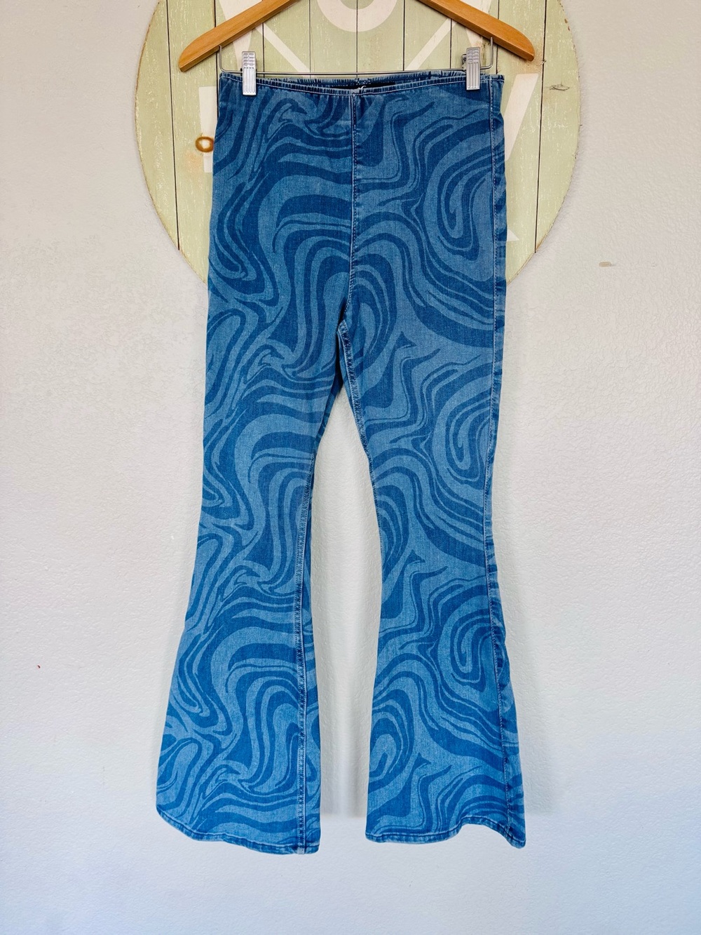 Hollister ultra high rise small flare pull in denim jeans